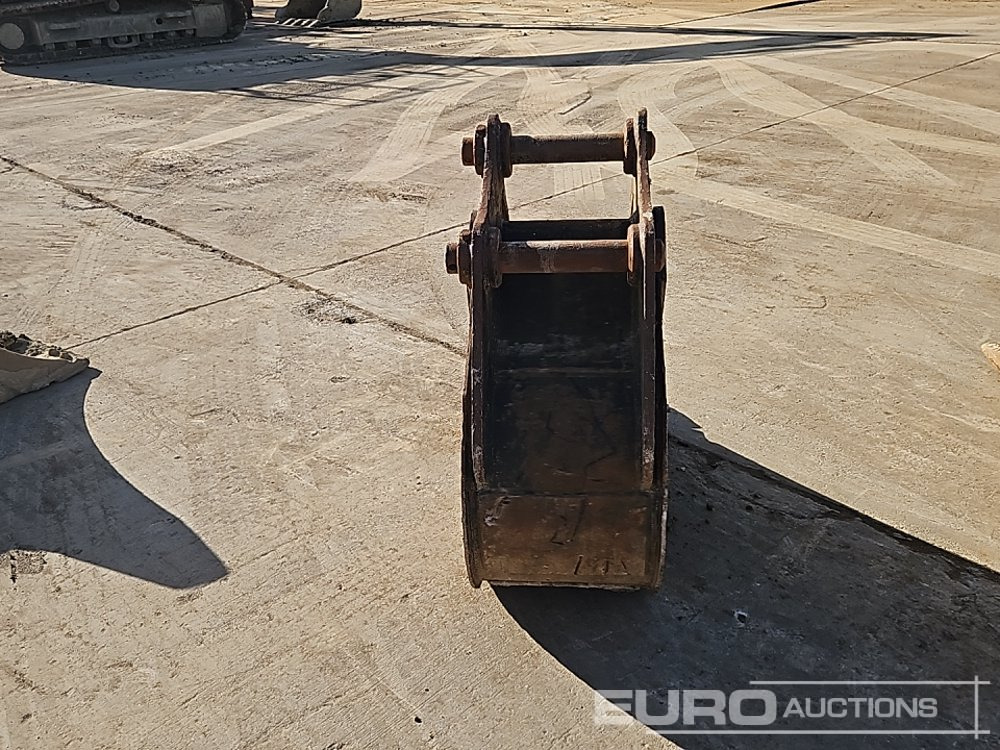 Rhinox 18" Digging Bucket 65mm Pin to suit 13 Ton Excavator - Godet: photos 4 Rhinox 18" Digging Bucket 65mm Pin to suit 13 Ton Excavator - Godet: photos 4