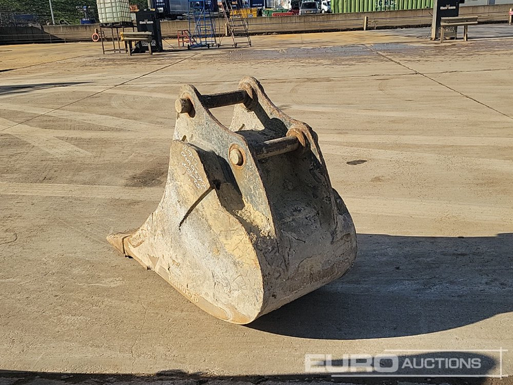 Rhinox 24" Digging Bucket 65mm Pin to suit 13 Ton Excavator - Godet: photos 5 Rhinox 24" Digging Bucket 65mm Pin to suit 13 Ton Excavator - Godet: photos 5