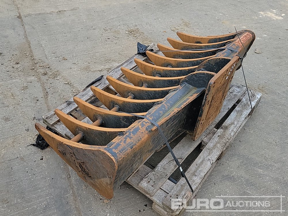 Rhinox 58" Rake - Godet: photos 3 Rhinox 58" Rake - Godet: photos 3