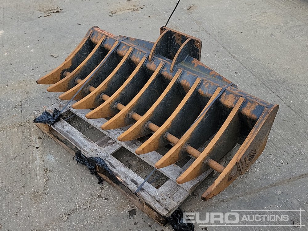 Rhinox 58" Rake - Godet: photos 1 Rhinox 58" Rake - Godet: photos 1