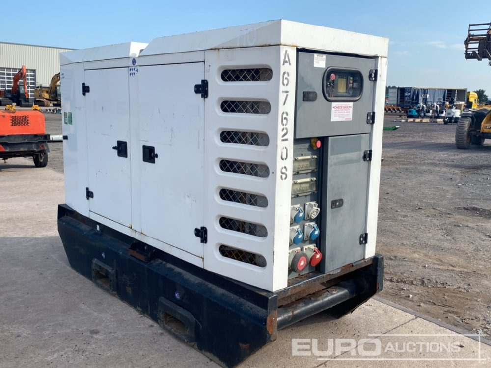 SDMO R110 110kVA Diesel Generator, John Deere Engine - Groupe électrogène: photos 2 SDMO R110 110kVA Diesel Generator, John Deere Engine - Groupe électrogène: photos 2