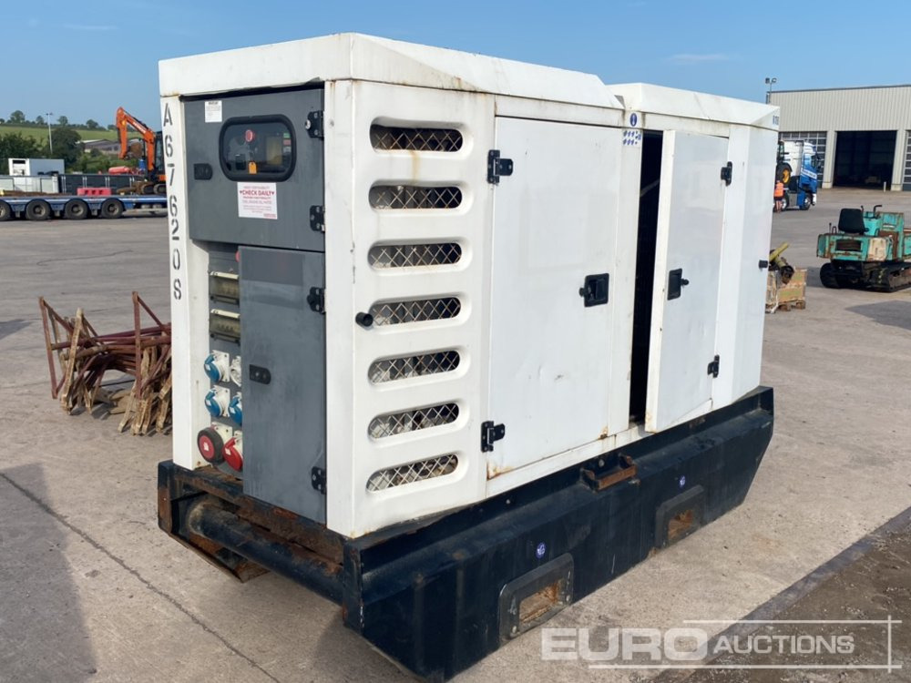 SDMO R110 110kVA Diesel Generator, John Deere Engine - Groupe électrogène: photos 3 SDMO R110 110kVA Diesel Generator, John Deere Engine - Groupe électrogène: photos 3