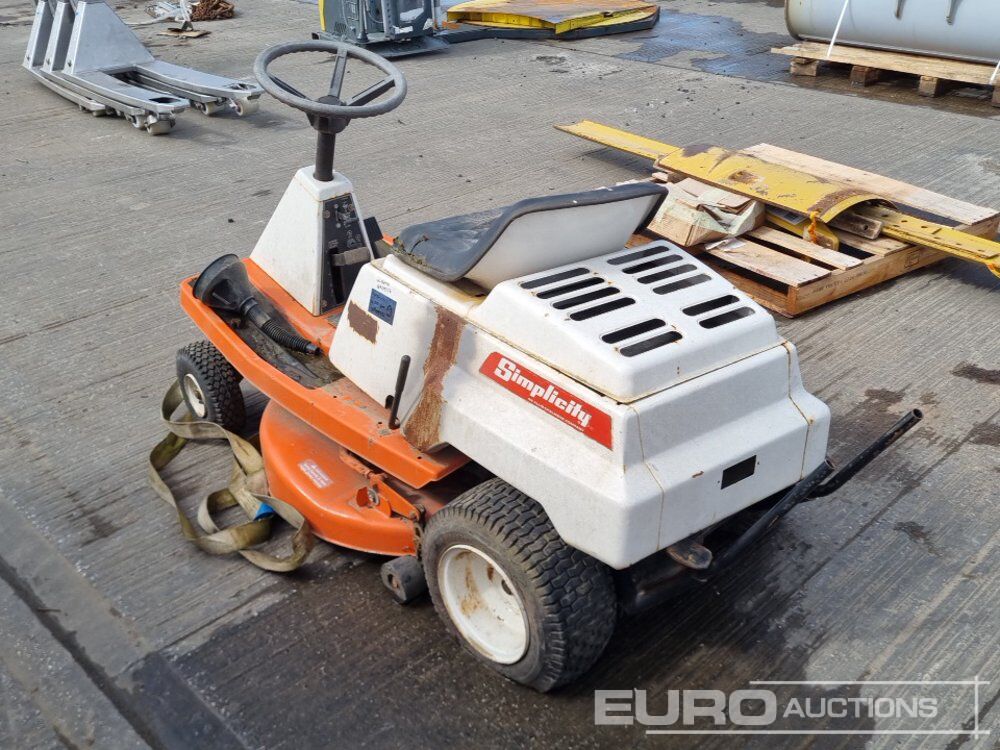 Simplicity Ride On Lawnmower (Non Runner) - Motofaucheuse: photos 3 Simplicity Ride On Lawnmower (Non Runner) - Motofaucheuse: photos 3