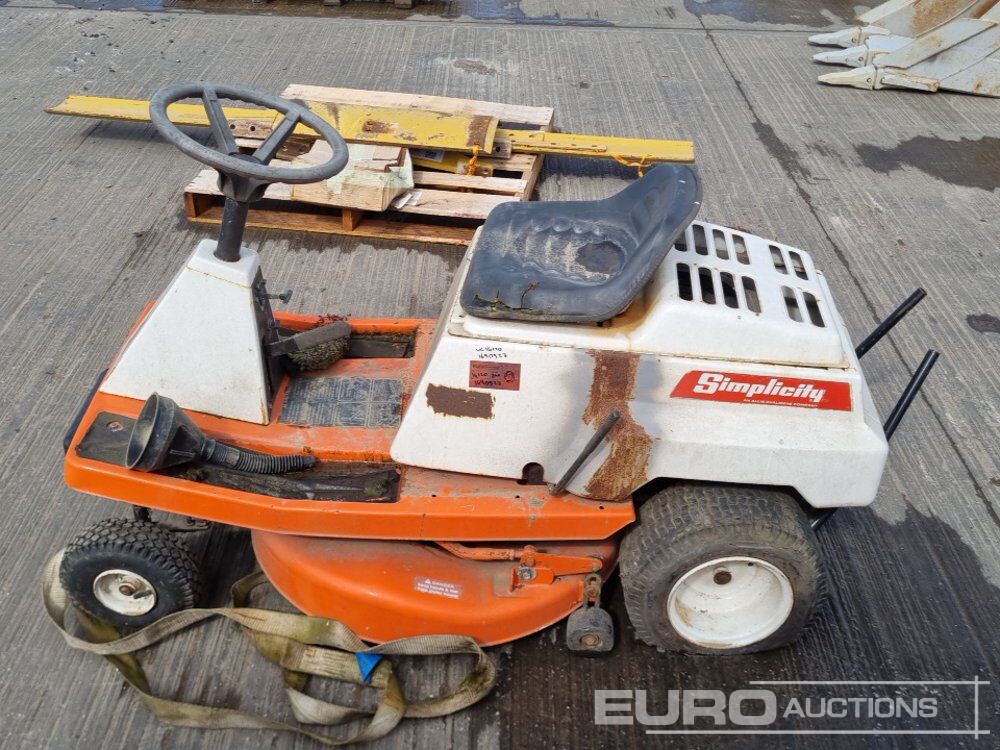 Simplicity Ride On Lawnmower (Non Runner) - Motofaucheuse: photos 2 Simplicity Ride On Lawnmower (Non Runner) - Motofaucheuse: photos 2