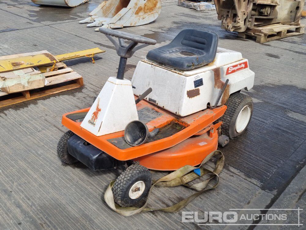 Simplicity Ride On Lawnmower (Non Runner) - Motofaucheuse: photos 1 Simplicity Ride On Lawnmower (Non Runner) - Motofaucheuse: photos 1