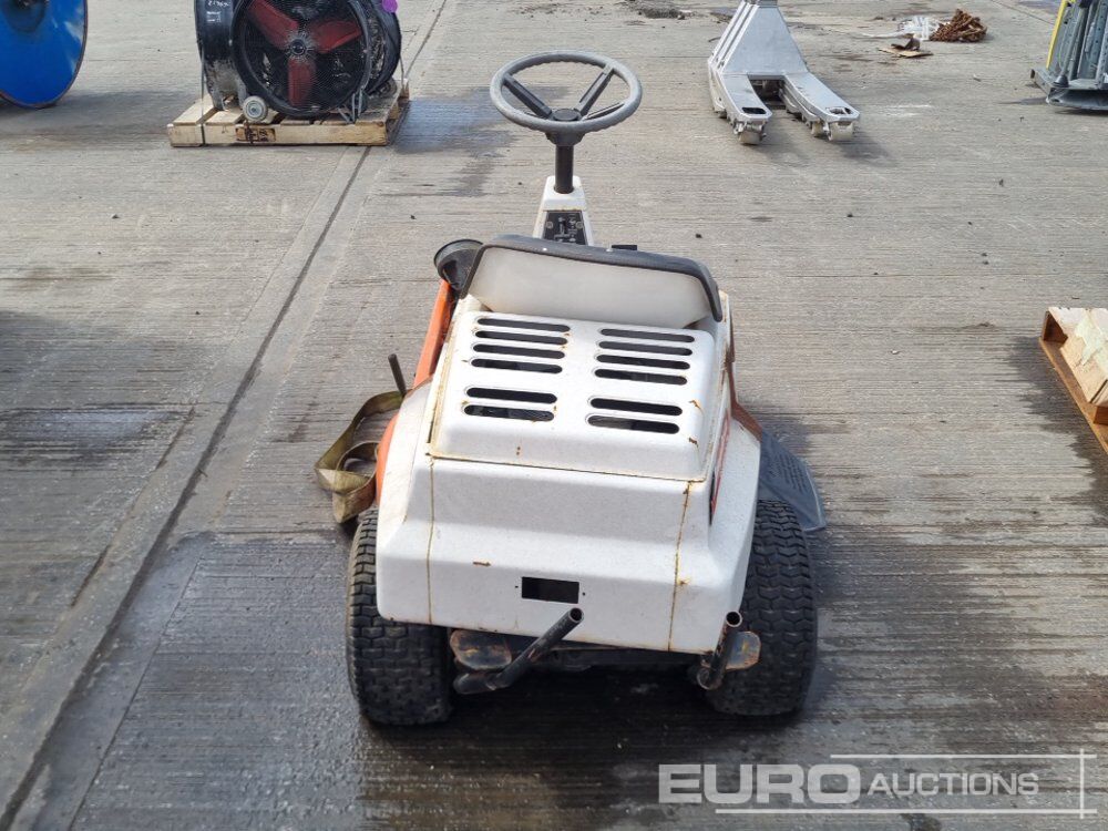 Simplicity Ride On Lawnmower (Non Runner) - Motofaucheuse: photos 4 Simplicity Ride On Lawnmower (Non Runner) - Motofaucheuse: photos 4