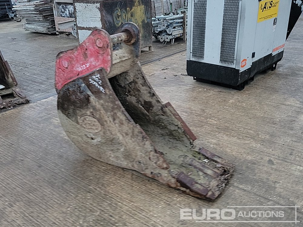 Strickland 18" Digging Bucket 65mm Pin to suit 13 Ton Excavator - Godet: photos 3 Strickland 18" Digging Bucket 65mm Pin to suit 13 Ton Excavator - Godet: photos 3