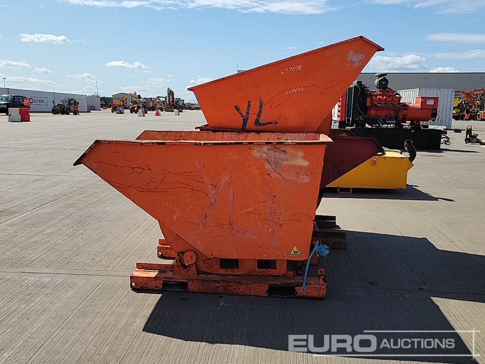 Tipping Skip to suit Forklift (3 of) - Benne basculante: photos 2 Tipping Skip to suit Forklift (3 of) - Benne basculante: photos 2