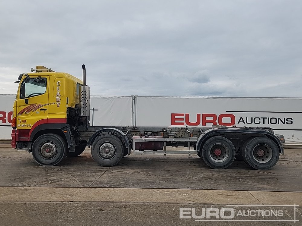 Hino 700 - Tracteur routier: photos 2 Hino 700 - Tracteur routier: photos 2