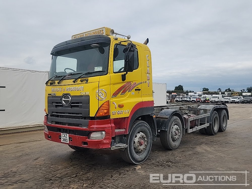 Hino 700 - Tracteur routier: photos 1 Hino 700 - Tracteur routier: photos 1