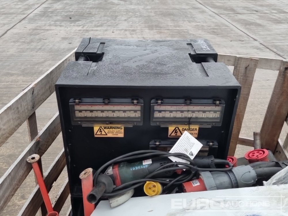 Tri Pod Stands (4 of), 110 Volt Reciprocating Saw, Metabo 110 VotAngle Grinder, 400 Volt Distribution Board (2 of) - Matériel de chantier: photos 5 Tri Pod Stands (4 of), 110 Volt Reciprocating Saw, Metabo 110 VotAngle Grinder, 400 Volt Distribution Board (2 of) - Matériel de chantier: photos 5