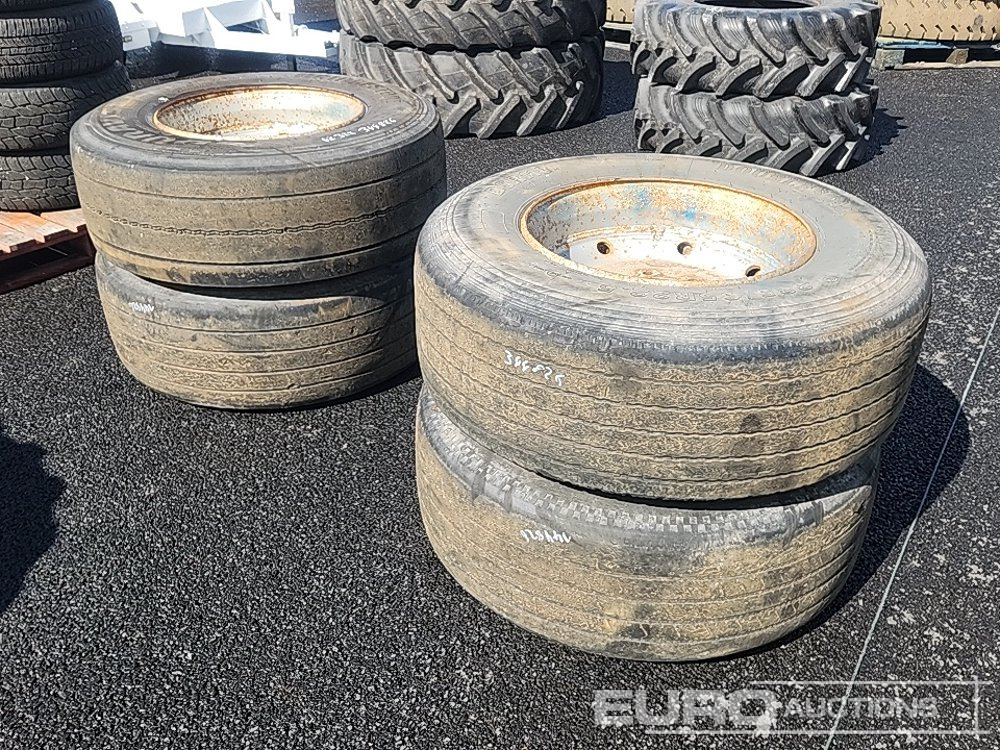 Tyre and Rim to suit Lorry - Pneu: photos 1 Tyre and Rim to suit Lorry - Pneu: photos 1