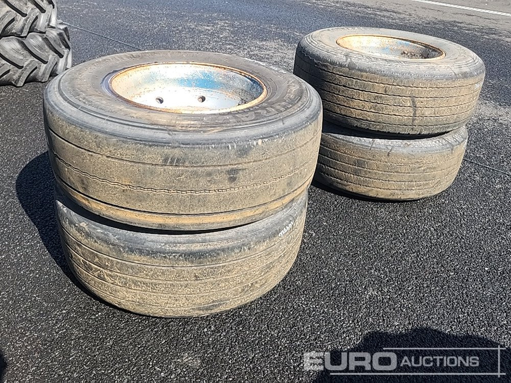 Tyre and Rim to suit Lorry - Pneu: photos 4 Tyre and Rim to suit Lorry - Pneu: photos 4