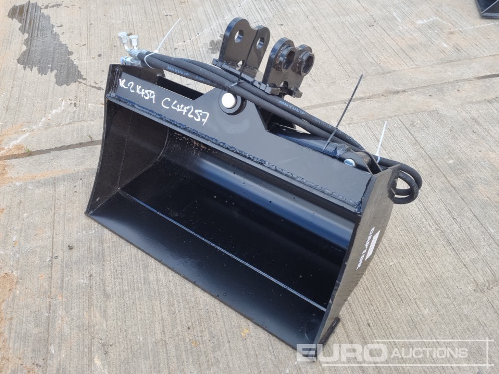 Unused 2025 Captok 24" Hydraulic Titling Bucket 25mm Pin to suit Mini Excavator - Godet: photos 1 Unused 2025 Captok 24" Hydraulic Titling Bucket 25mm Pin to suit Mini Excavator - Godet: photos 1