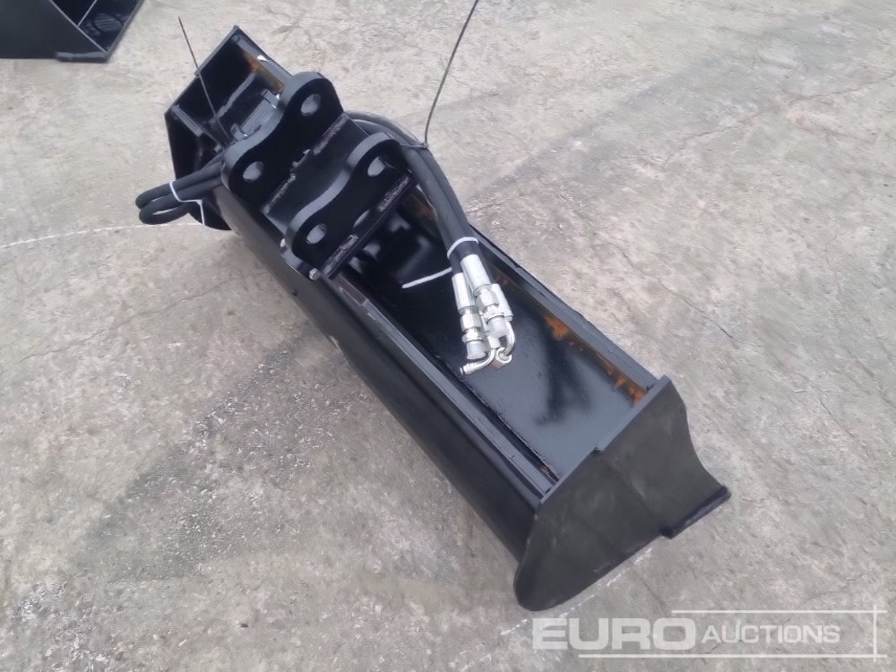 Unused 2025 Captok 32" Hydraulic Tilting Bucket 25mm Pin to suit Mini Excavator - Godet: photos 5 Unused 2025 Captok 32" Hydraulic Tilting Bucket 25mm Pin to suit Mini Excavator - Godet: photos 5
