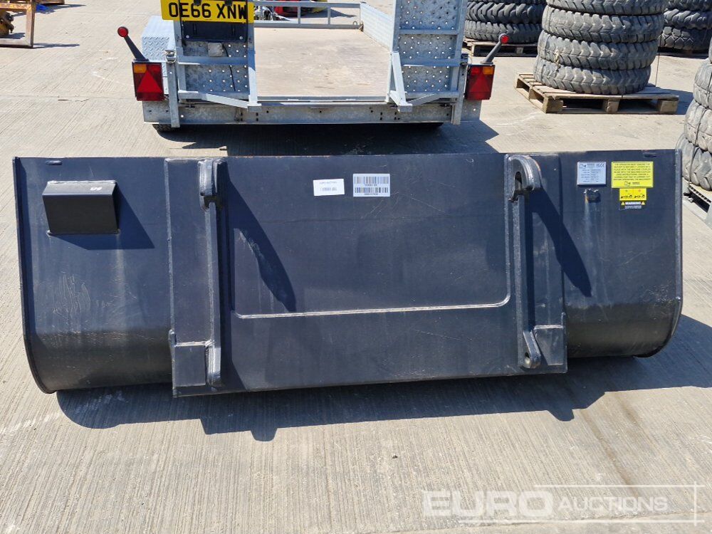 Unused 2025 Rhinox 90" Loading Bucket to suit Telehandler - Godet: photos 4 Unused 2025 Rhinox 90" Loading Bucket to suit Telehandler - Godet: photos 4