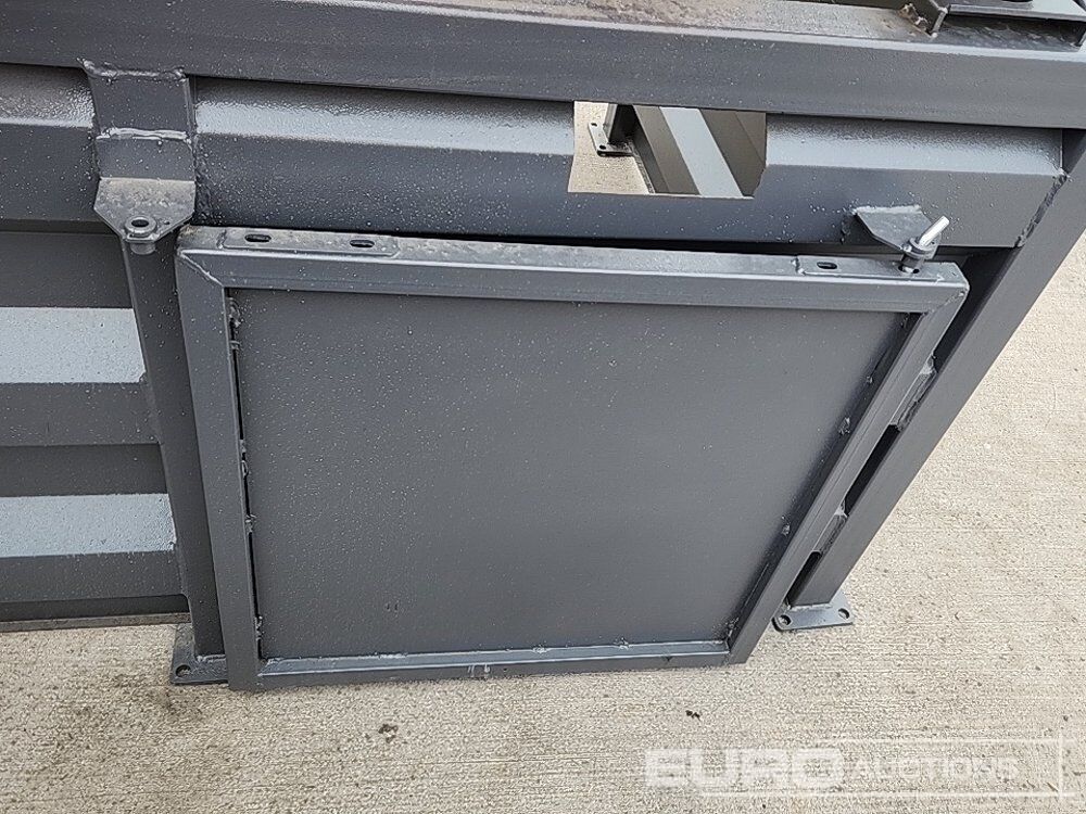 Unused 5' x 4' Vibrating Screen - Crible: photos 5 Unused 5' x 4' Vibrating Screen - Crible: photos 5