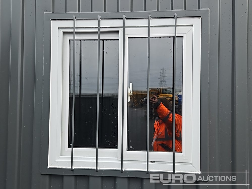 Conteneur maritime Unused 9' x 7' Container, 1 Side Door, 1 End Door, Window (Canot Be Reconigned): photos 20