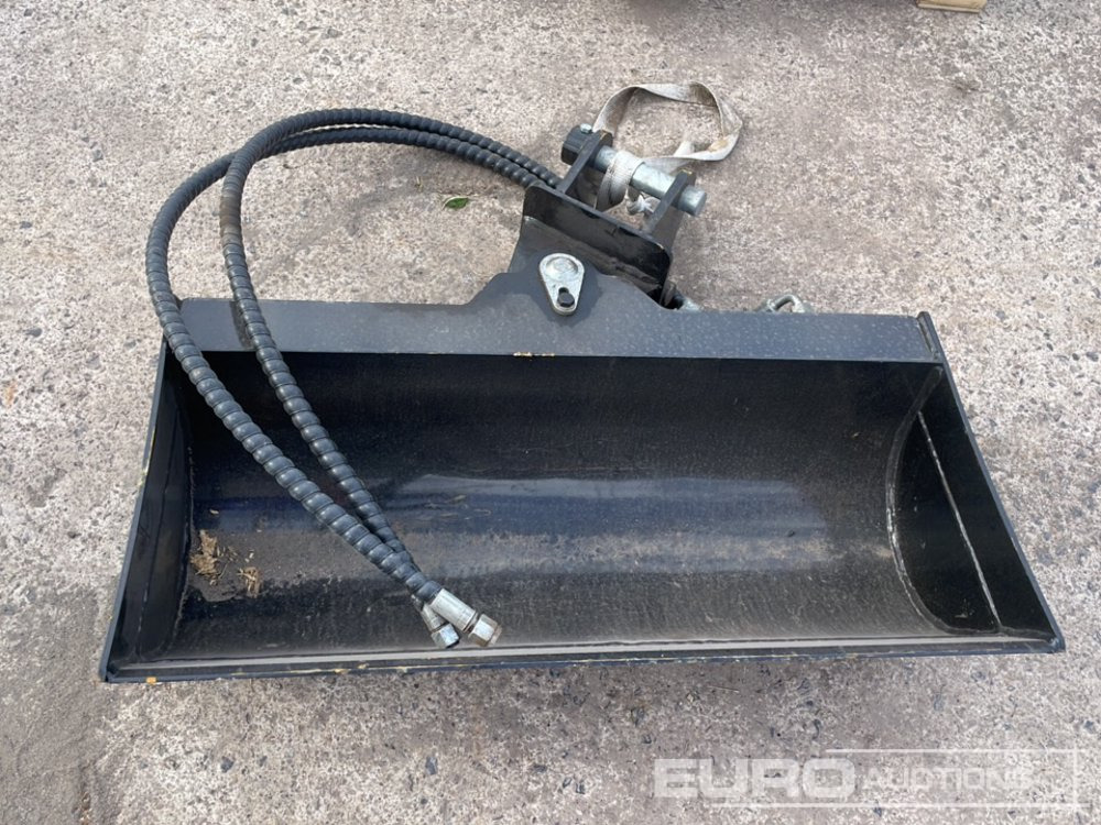 Unused Machpro 31" Hydraulic Tilting Bucket to suit Mini Excavator - Godet: photos 1 Unused Machpro 31" Hydraulic Tilting Bucket to suit Mini Excavator - Godet: photos 1