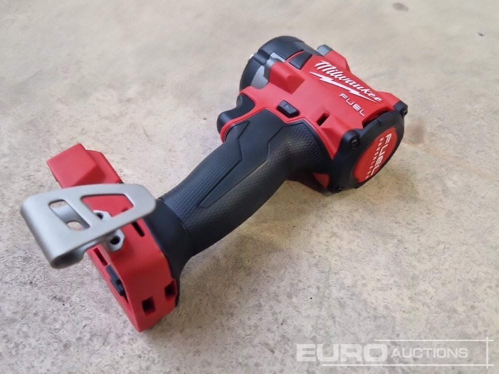 Unused Milwaukee M18 FIW2F12-0 18V FUEL Brushless Compact 1/2" Impact Wrench (Body Only) - Matériel de chantier: photos 5 Unused Milwaukee M18 FIW2F12-0 18V FUEL Brushless Compact 1/2" Impact Wrench (Body Only) - Matériel de chantier: photos 5