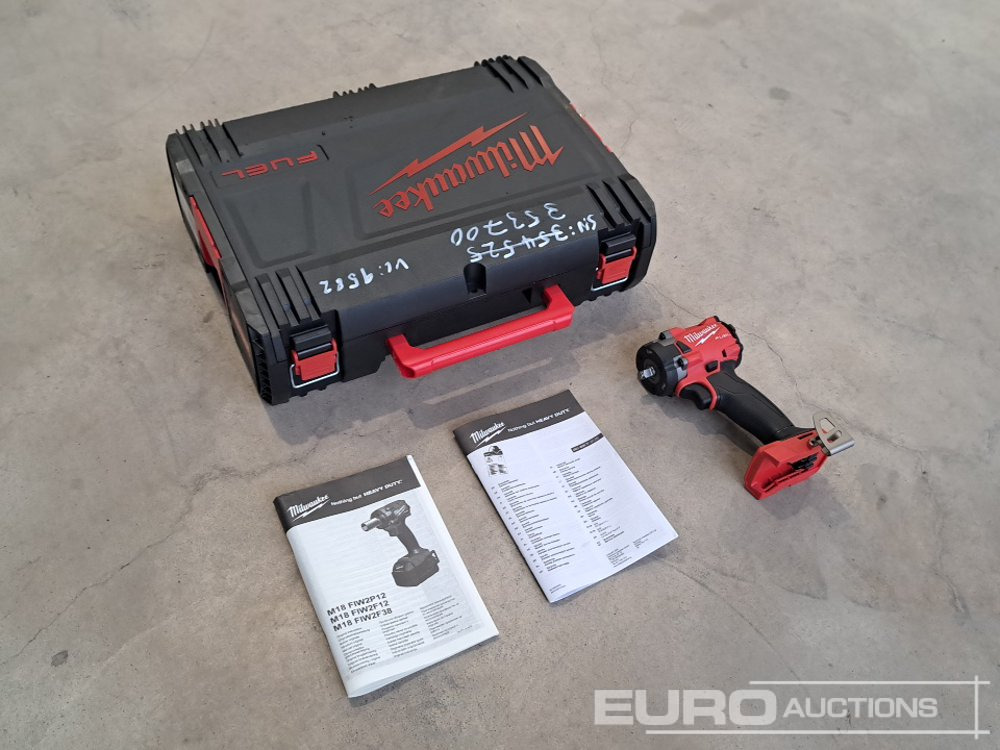 Unused Milwaukee M18 FIW2F38 18V Fuel Brushless 3/8'' Impact Wrench -(Body and Case Only) - Matériel de chantier: photos 1 Unused Milwaukee M18 FIW2F38 18V Fuel Brushless 3/8'' Impact Wrench -(Body and Case Only) - Matériel de chantier: photos 1