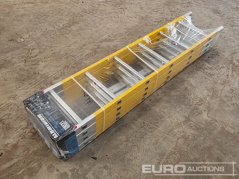 Unused Multipurpose Fibreglass Step Ladder - Équipement de garage: photos 3 Unused Multipurpose Fibreglass Step Ladder - Équipement de garage: photos 3