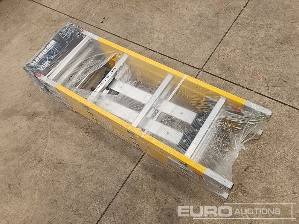 Unused Multipurpose Fibreglass Step Ladder - Équipement de garage: photos 4 Unused Multipurpose Fibreglass Step Ladder - Équipement de garage: photos 4
