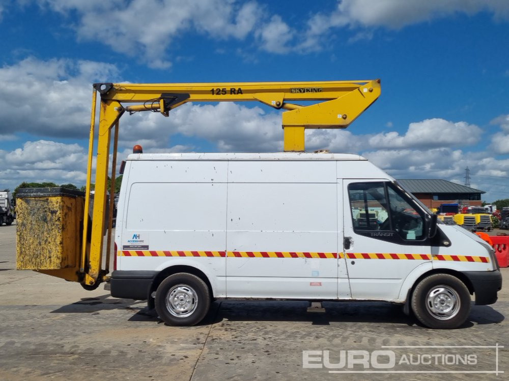 Véhicule utilitaire Ford Transit 125 T350: photos 6