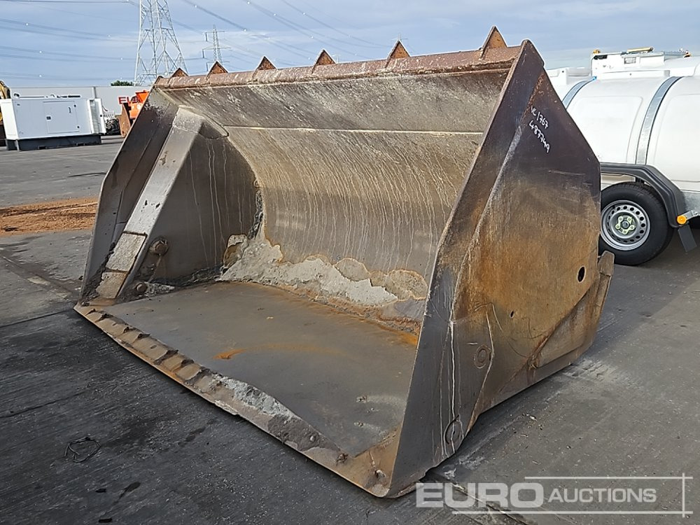 Volvo 116" Hydraulic 4 in 1 Bucket to suit Wheeled Loader - Godet: photos 1 Volvo 116" Hydraulic 4 in 1 Bucket to suit Wheeled Loader - Godet: photos 1