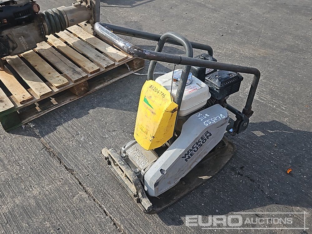Wacker Neuson Petrol Compaction Plate - Travaux routiers: photos 1 Wacker Neuson Petrol Compaction Plate - Travaux routiers: photos 1