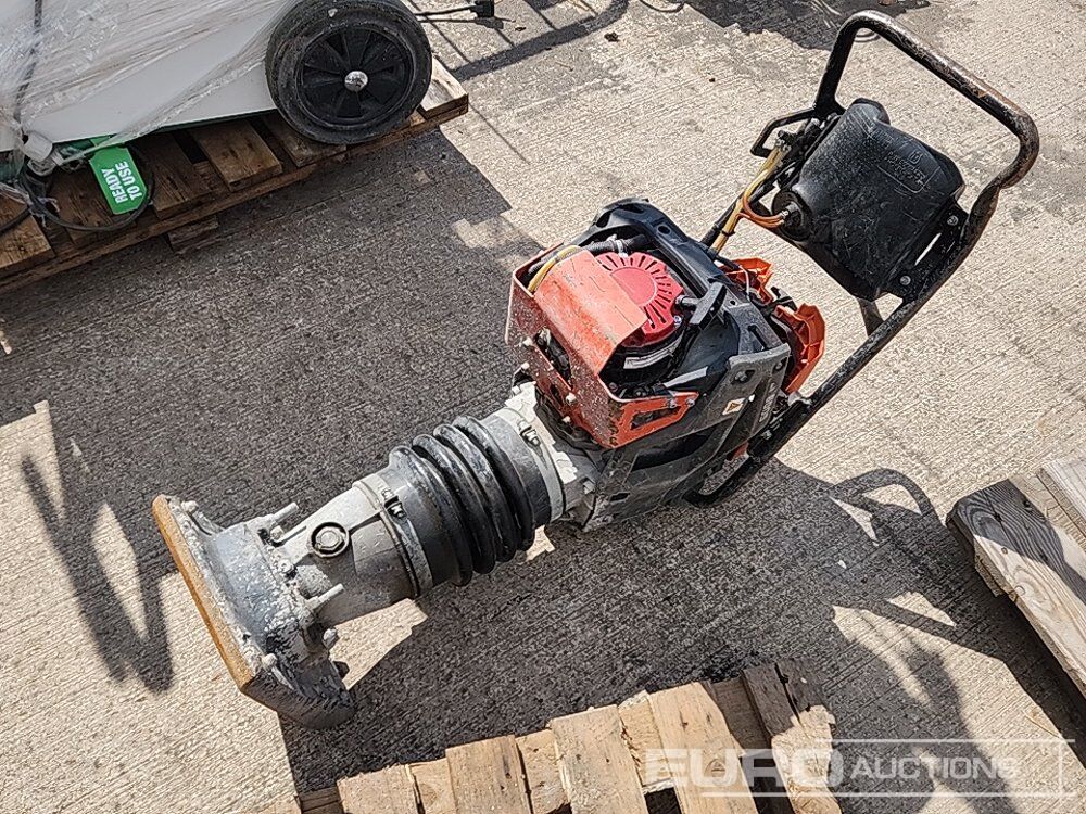 Wacker Neuson Petrol Compaction Plate (Spares) - Travaux routiers: photos 1 Wacker Neuson Petrol Compaction Plate (Spares) - Travaux routiers: photos 1