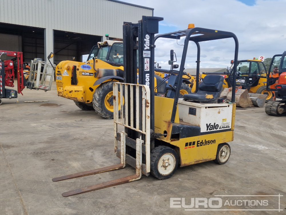 Yale ERC12DAEV2160 Electric Forklift, 2 Stage Mast, Forks (No Drive) - Chariot élévateur électrique: photos 1 Yale ERC12DAEV2160 Electric Forklift, 2 Stage Mast, Forks (No Drive) - Chariot élévateur électrique: photos 1