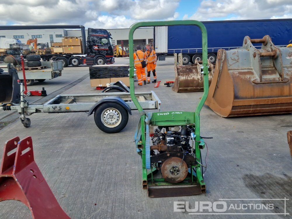 Yanmar 3 Cylinder Engine - Moteur: photos 4 Yanmar 3 Cylinder Engine - Moteur: photos 4