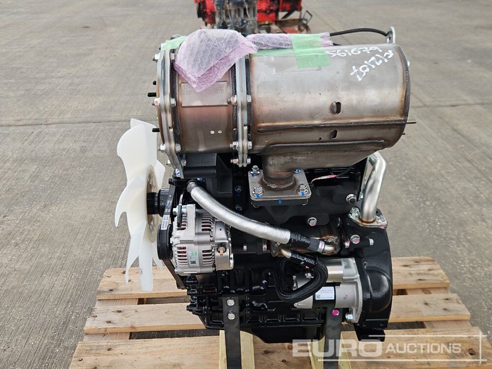 Yanmar 3 Cylinder Engine - Moteur: photos 2 Yanmar 3 Cylinder Engine - Moteur: photos 2