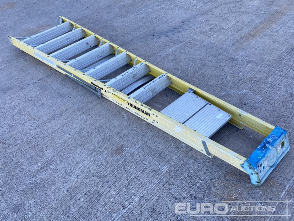 Youngman 8 Tread Fibreglass Step Ladder - Matériel de chantier: photos 3 Youngman 8 Tread Fibreglass Step Ladder - Matériel de chantier: photos 3