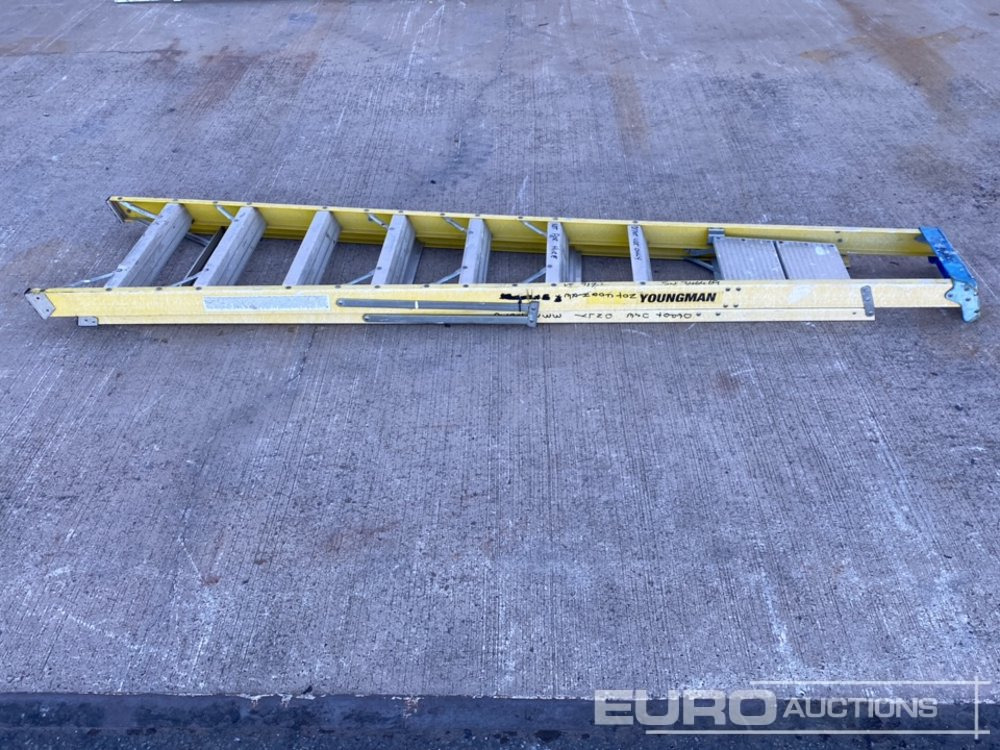 Youngman 8 Tread Fibreglass Step Ladder - Matériel de chantier: photos 2 Youngman 8 Tread Fibreglass Step Ladder - Matériel de chantier: photos 2