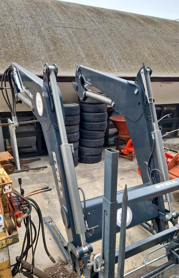 Caricatore frontale usato Stoll modello Profiline - Chargeur frontal pour tracteur: photos 3 Caricatore frontale usato Stoll modello Profiline - Chargeur frontal pour tracteur: photos 3