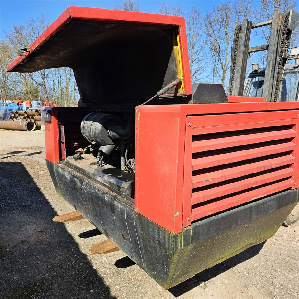 Atlas Copco XAS 146 - Compresseur d'air: photos 2 Atlas Copco XAS 146 - Compresseur d'air: photos 2