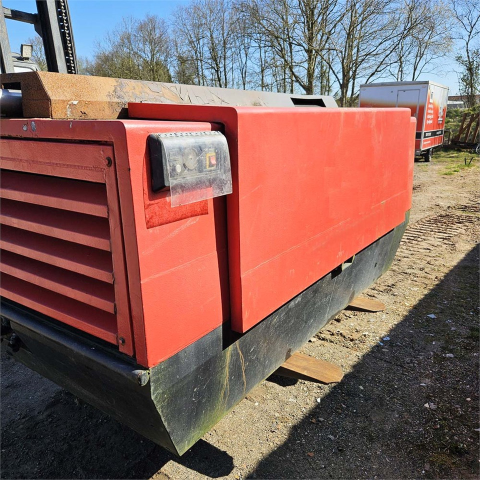 Atlas Copco XAS 146 - Compresseur d'air: photos 1 Atlas Copco XAS 146 - Compresseur d'air: photos 1