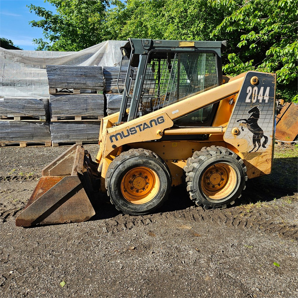 Bobcat Mustang 2044 - Mini chargeuse: photos 2 Bobcat Mustang 2044 - Mini chargeuse: photos 2