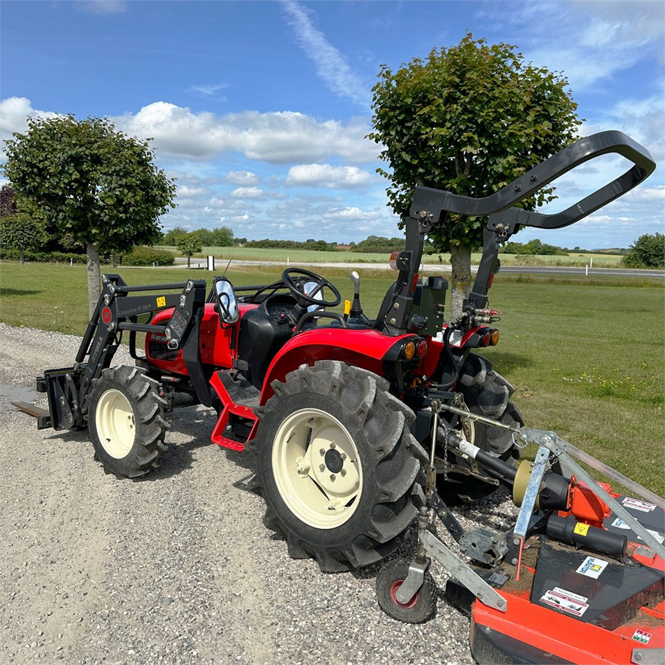 Branson 3100H - Tracteur communal: photos 5 Branson 3100H - Tracteur communal: photos 5