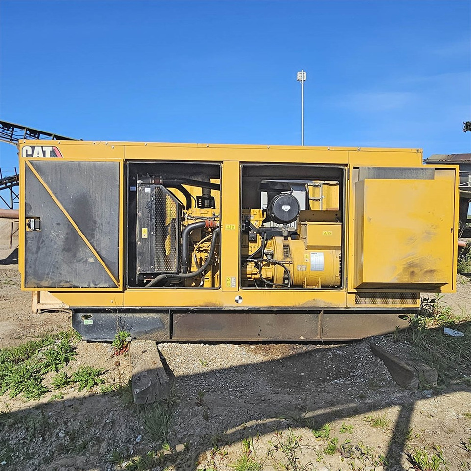 Caterpillar DE250 E0 - Groupe électrogène: photos 3 Caterpillar DE250 E0 - Groupe électrogène: photos 3