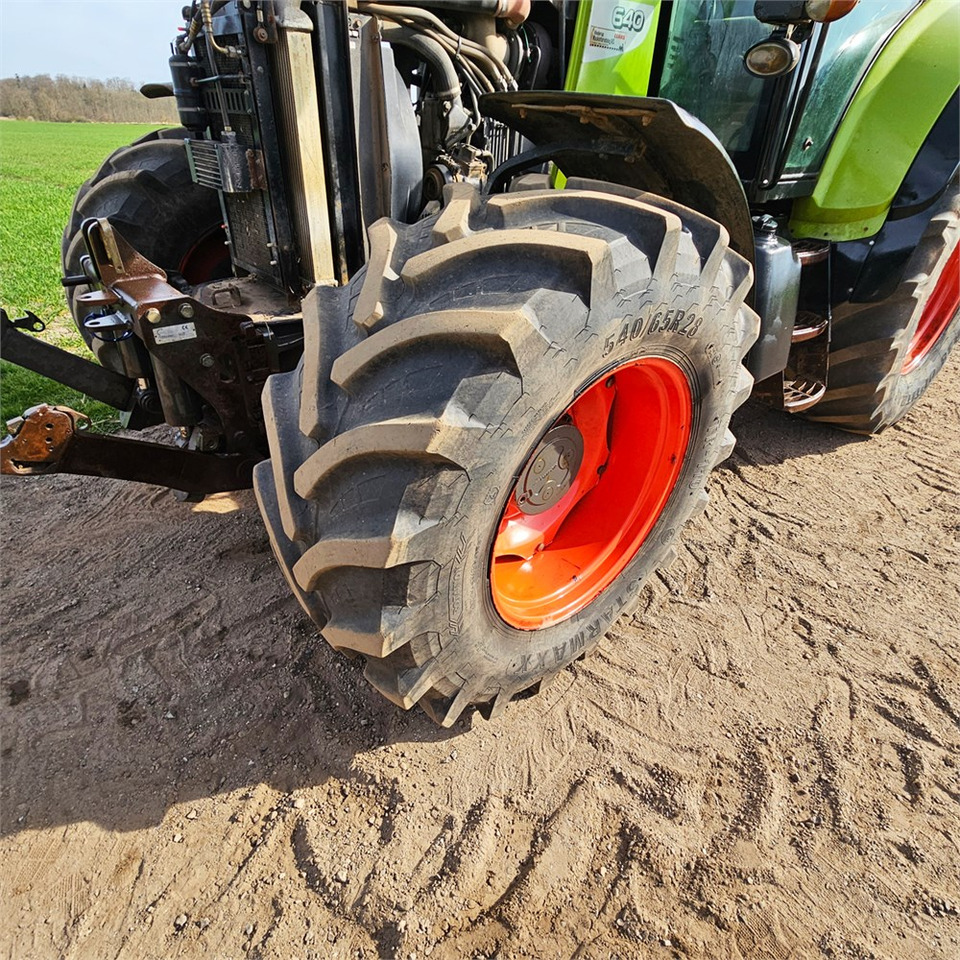 Tracteur agricole Claas ARION 640: photos 39