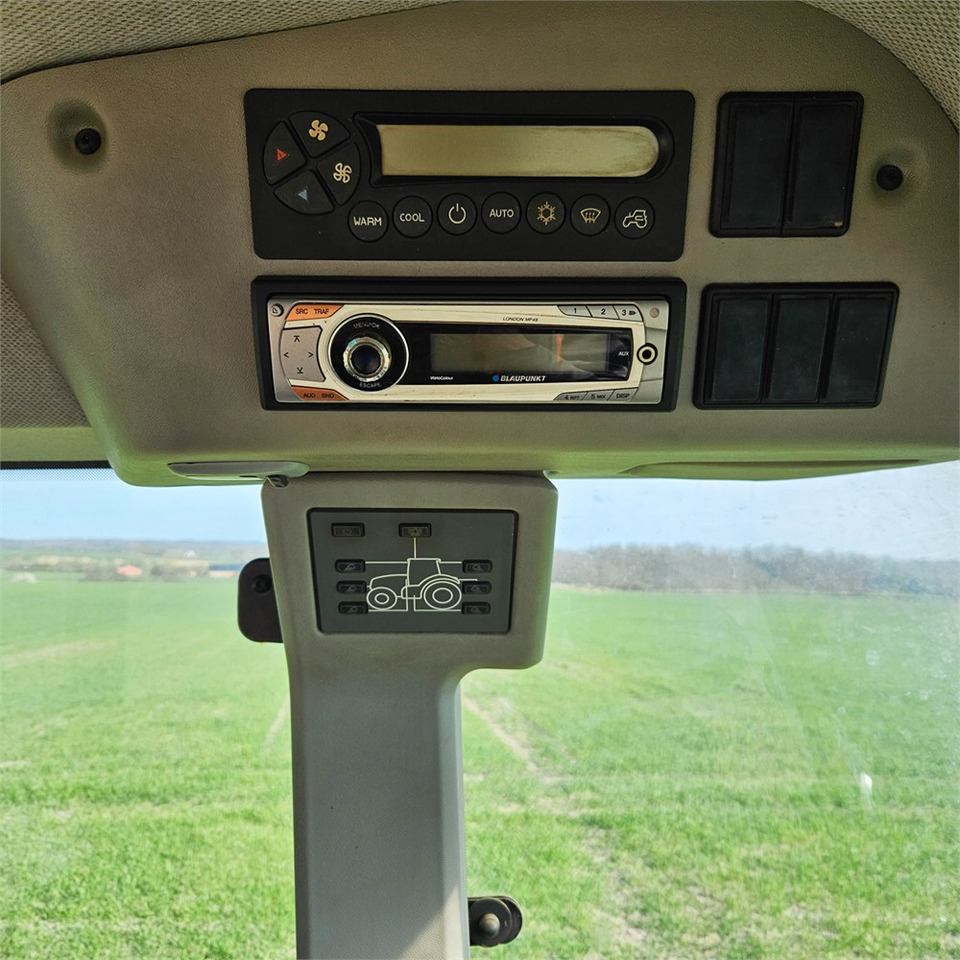 Tracteur agricole Claas ARION 640: photos 21
