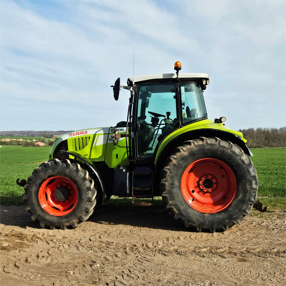 Tracteur agricole Claas ARION 640: photos 7