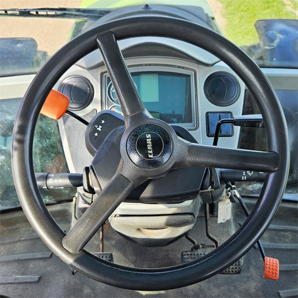 Tracteur agricole Claas ARION 640: photos 16