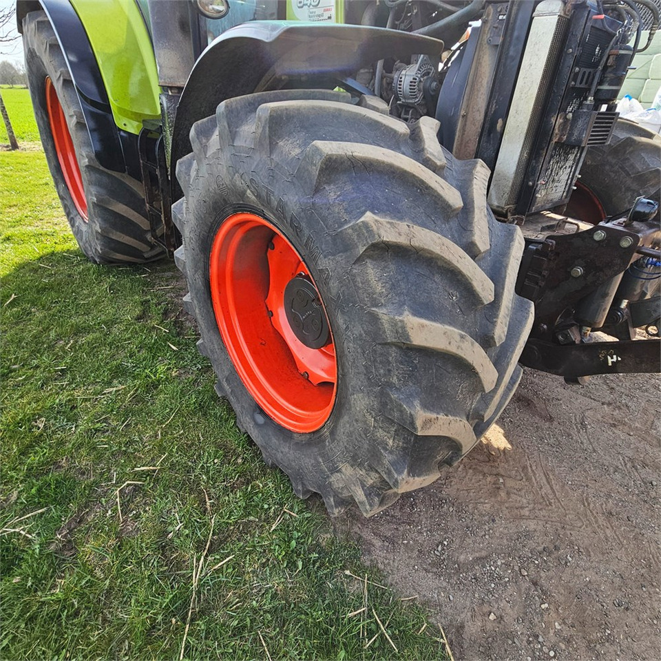 Tracteur agricole Claas ARION 640: photos 38