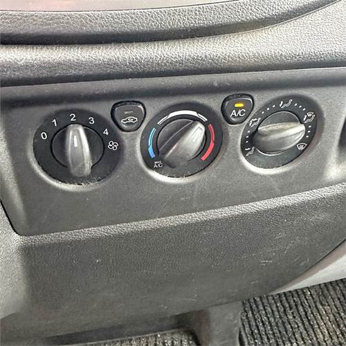 Camion plateau Ford Transit 2.2 TDCi (155HK) Chassis RWD Man: photos 17