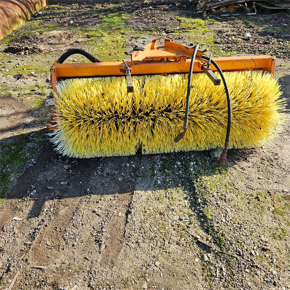 HWH HF 1A 1500 - Brosse: photos 2 HWH HF 1A 1500 - Brosse: photos 2