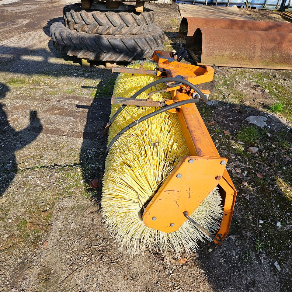 HWH HF 1A 1500 - Brosse: photos 1 HWH HF 1A 1500 - Brosse: photos 1